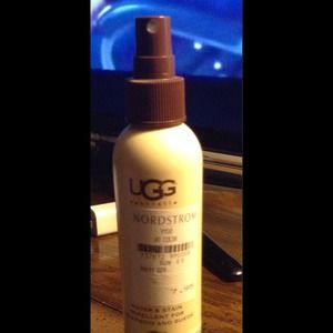 Ugg spray/water resistant spray