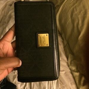 All black Ralph Lauren wallet. Great condition.