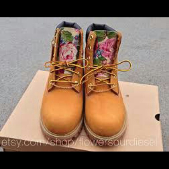 Custom made timberland boots - Picture 3 of 3