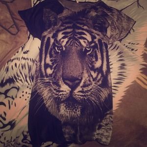 This can be used as a long shirt or a dress