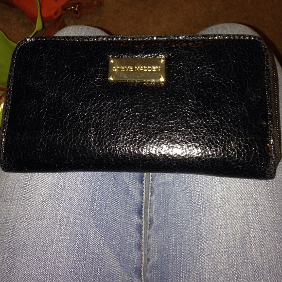 Black Steve Madden wallet.