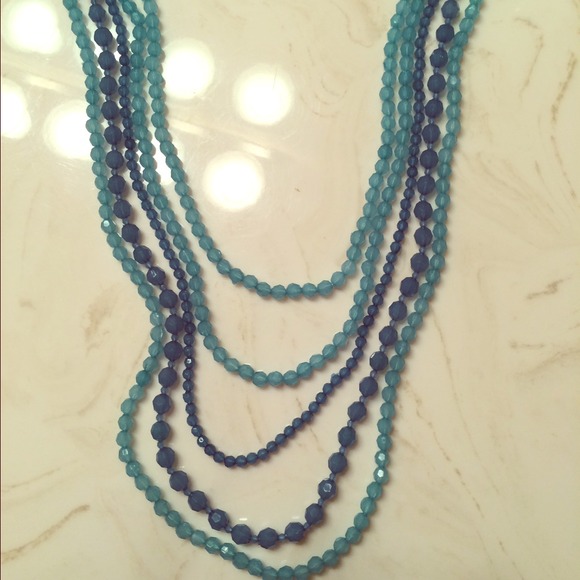 💙 Beautiful Aqua blue necklace 💙