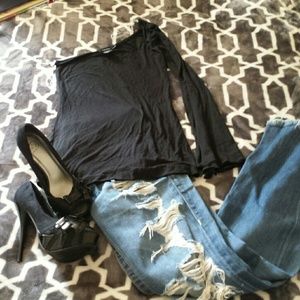 Long one sleeve shirt.