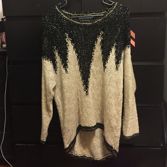 A beautiful boutique sweater from buckle