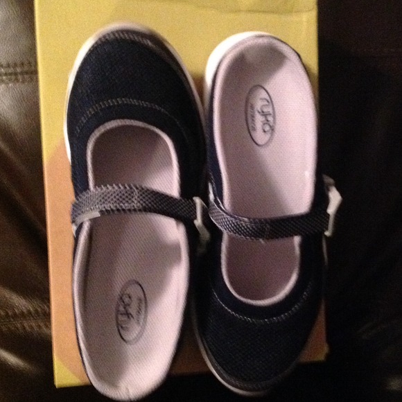 Ryka walking shoes