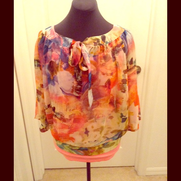 💥SOLD!!💥Sheer floral top