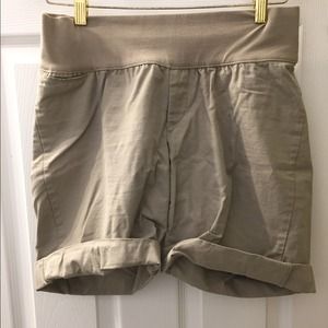 GAP MATERNITY SHORTS