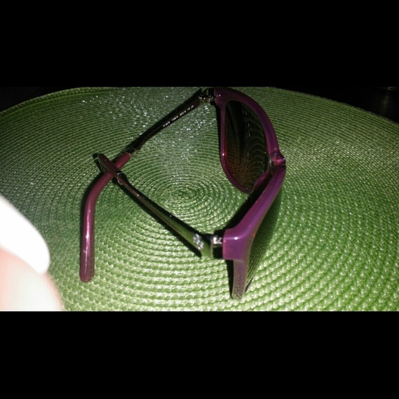 Tory Burch Foldable Sunglasses in Magenta - Picture 2 of 4