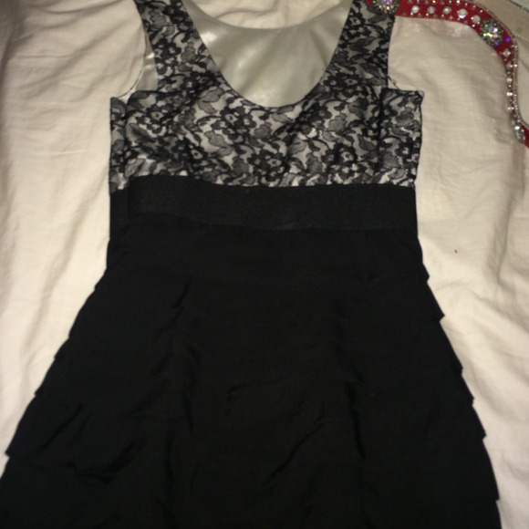Express dress - Picture 2 of 2