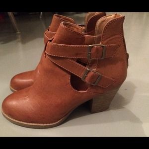 Maurice's short heeled Camel/brown Booties