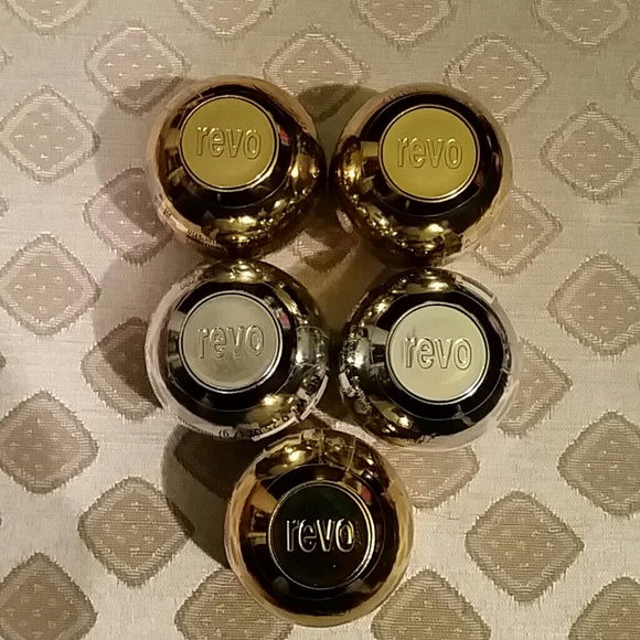 Set of Revo lip balm