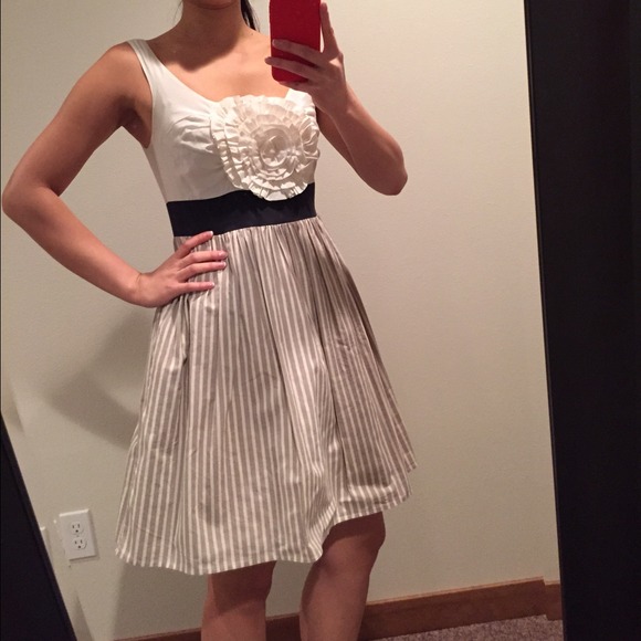 Adorable Anthropologie dress - Picture 2 of 2