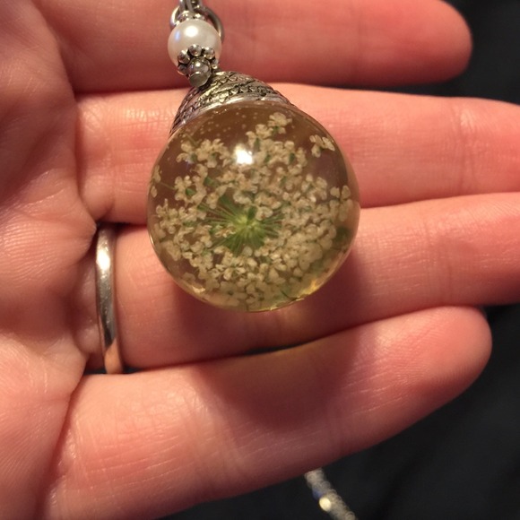 Flower explosion necklace! - Picture 1 of 2