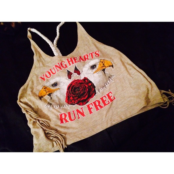 "young hears run free" crop top💖