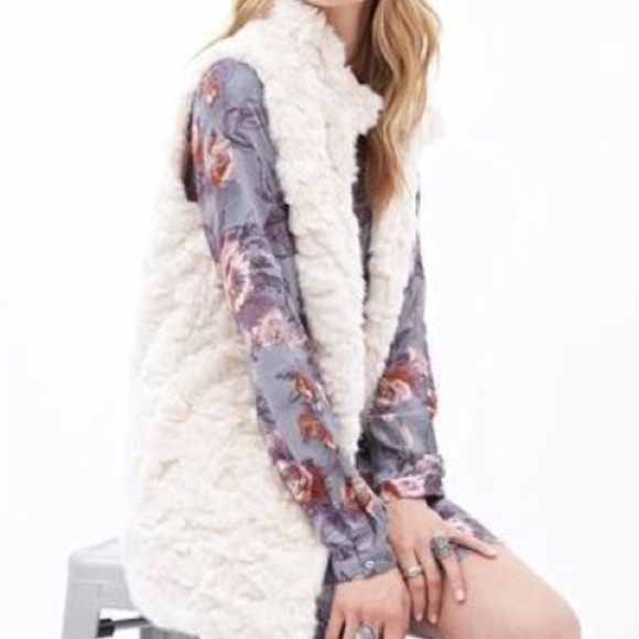 Forever 21 Outerwear - Forever 21 Faux Fur Vest