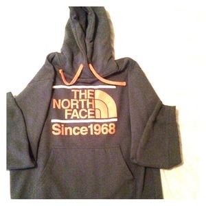 Men's The North Face pull-over hoodie