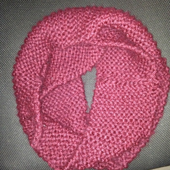 Handmade Bergundy Circle Scarf - Picture 1 of 1