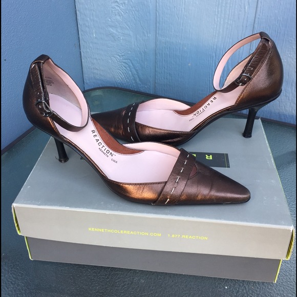 T2 LOWEST REDUCED! Pointy toe ankle strap heels. - Picture 2 of 4