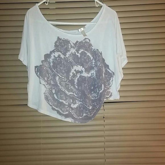 White crop top - Picture 2 of 3