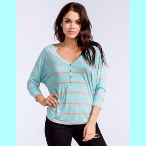 ☀️ Billabong Henley Top. NWT!🌴 Size: Small 🌊