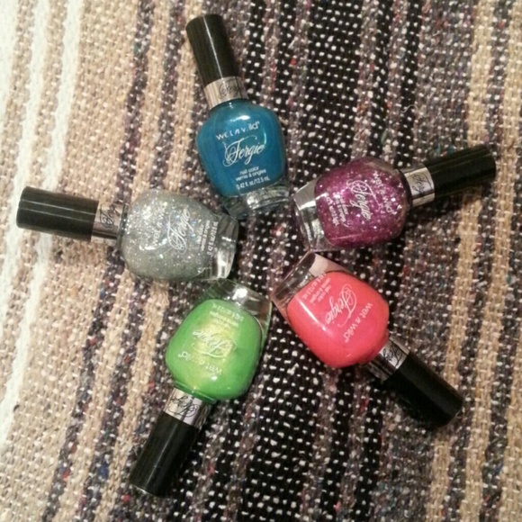 Bundle Of 5 Wet n Wild Fergie Nail Polish