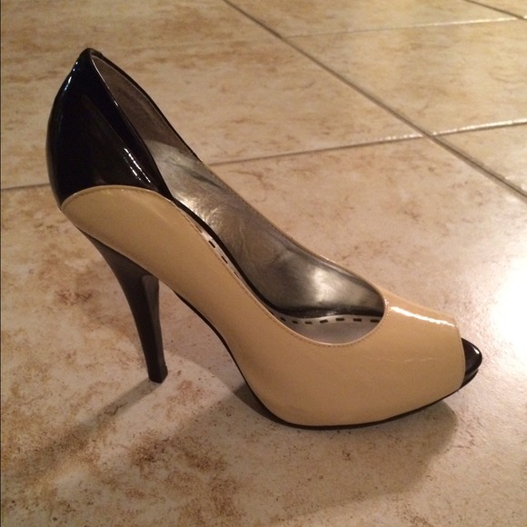 🎉GORGEOUS Black and Nude Heel🎉