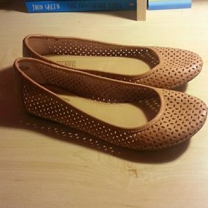 Tan flats
