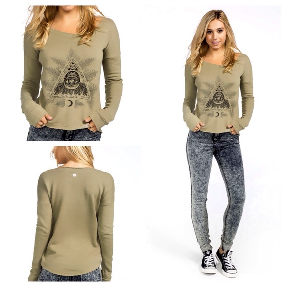 Billabong Women's Sweatshirt NWT! SALE in details