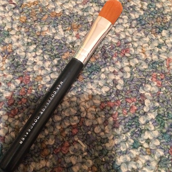 Maximum Coverage Concealer brush used once. - Picture 2 of 2