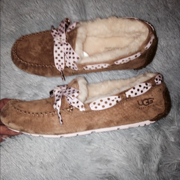 SOLD***🎀Nwt" Ugg" Chestnut Mocassins w/bow! - Picture 3 of 4