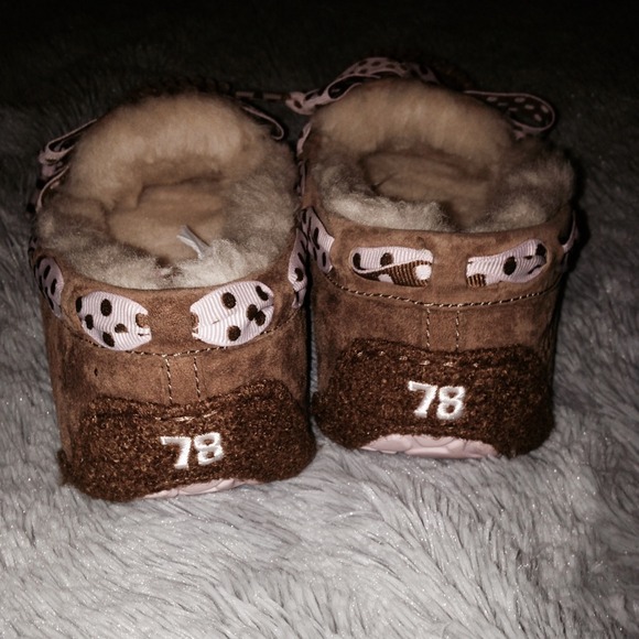 SOLD***🎀Nwt" Ugg" Chestnut Mocassins w/bow! - Picture 4 of 4
