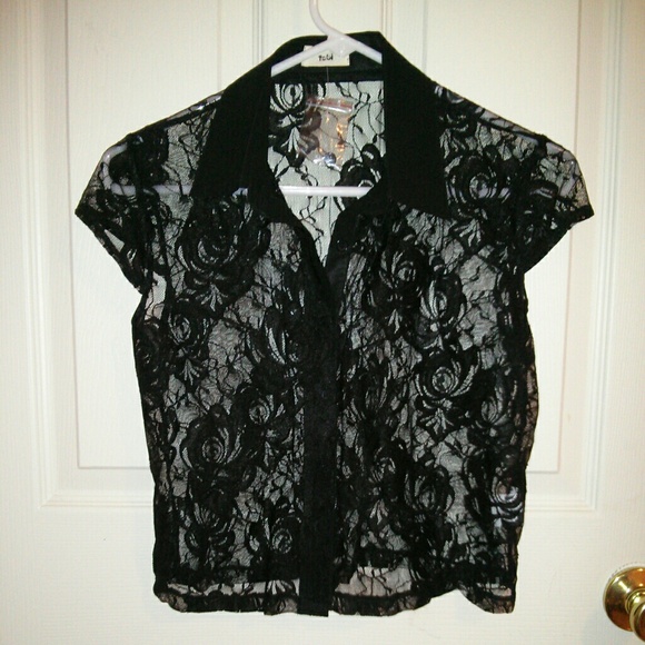 Tobi Tops - NWT Collared lace crop top