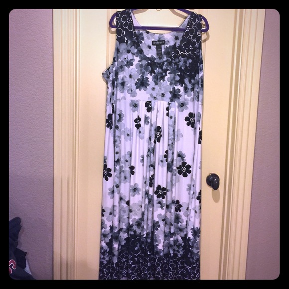 Black/white dress