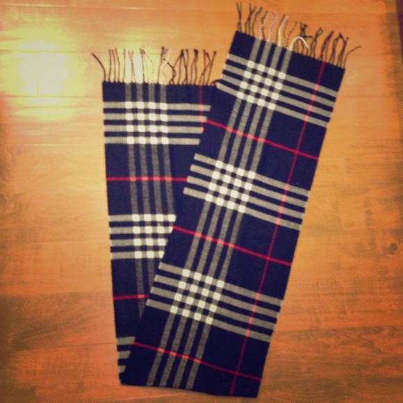 Beautiful scarf!!! NEW. VERY SOFT! 100% acrylic.