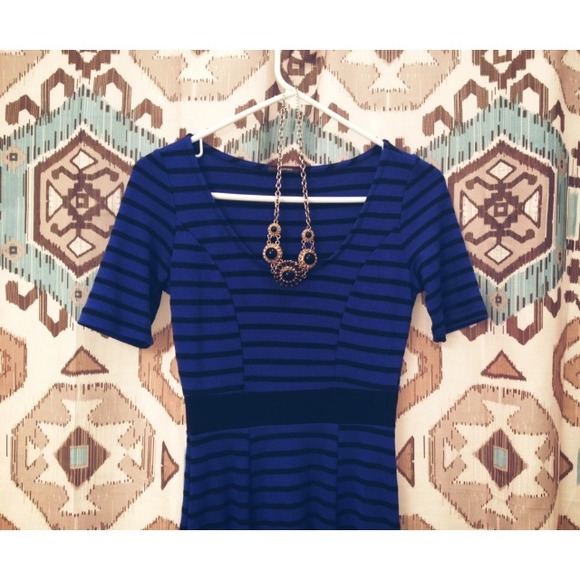 ⭐️Stripe Dress - Picture 2 of 2