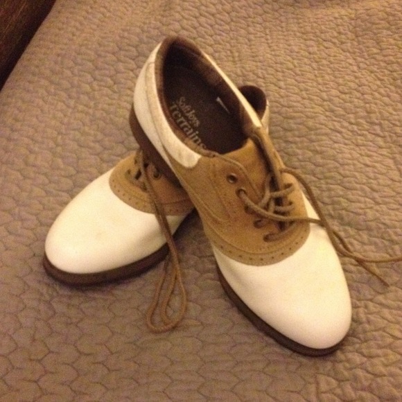 Golf shoes