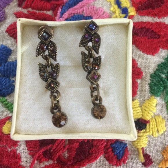 Antique look crystal drop earrings