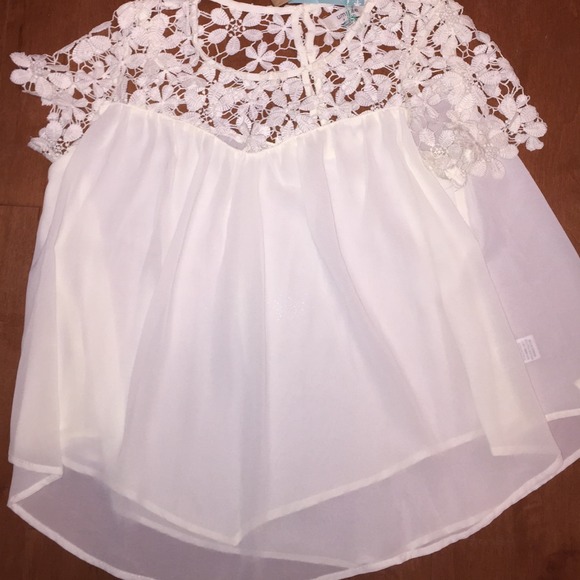 White flower top