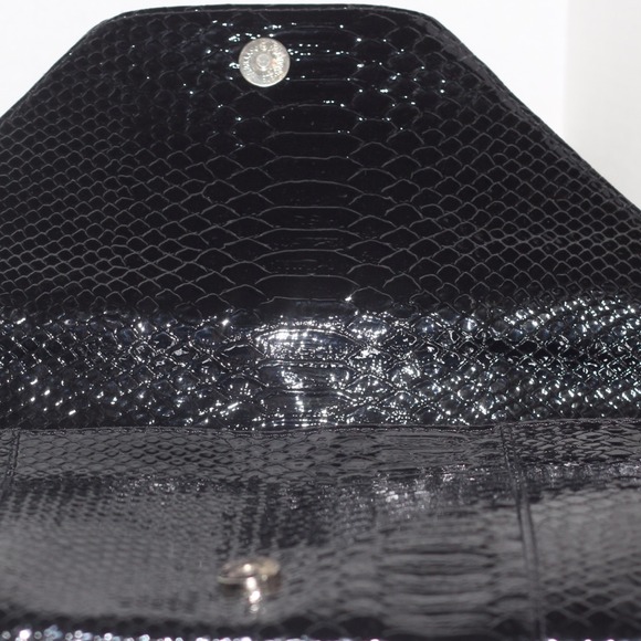 Black envelope clutch with a remove-able strap - Picture 2 of 4