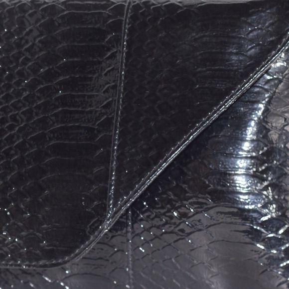 Black envelope clutch with a remove-able strap - Picture 3 of 4