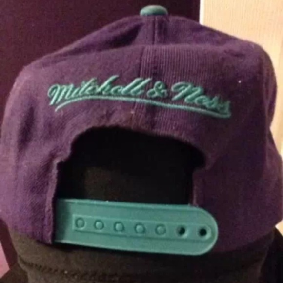 Snap back hat - Picture 2 of 2