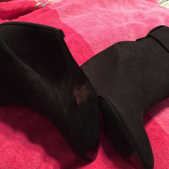 Boots - Picture 2 of 2