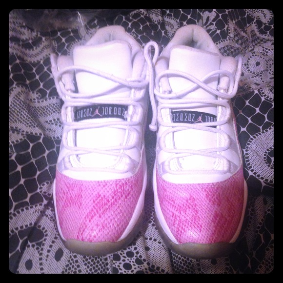 SOLD😛😛 RE-POSH Pink snake skin 11s - Picture 1 of 4
