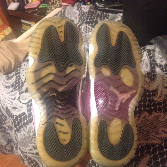 SOLD😛😛 RE-POSH Pink snake skin 11s - Picture 2 of 4