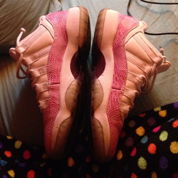SOLD😛😛 RE-POSH Pink snake skin 11s - Picture 3 of 4