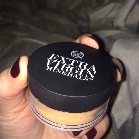 The Body Shop Extra Virgin Minerals loose powder.