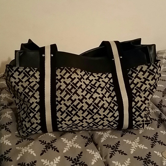 Tommy Hilfiger handbag - Picture 2 of 2
