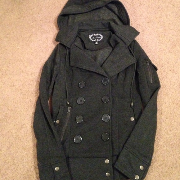 Small button jacket