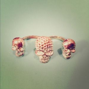 Skull head ring