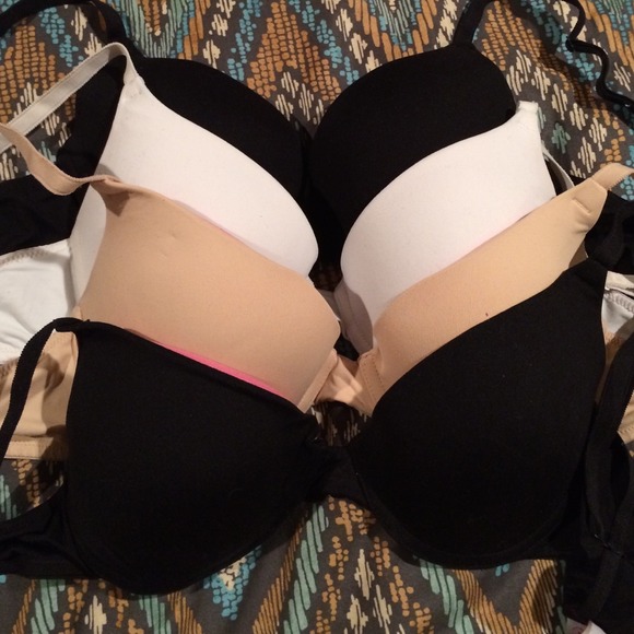 Reserved for @jaackiee_26 Victoria secret bras